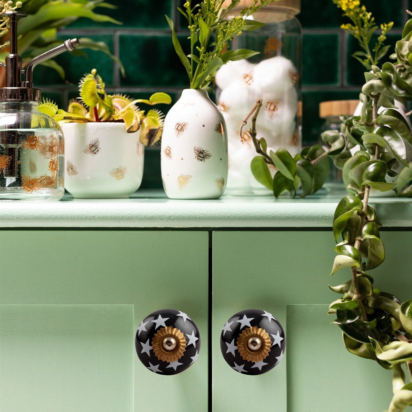 Mascot Hardware Star Constellation 1-3/5 in. Black & White Drawer Cabinet Knob