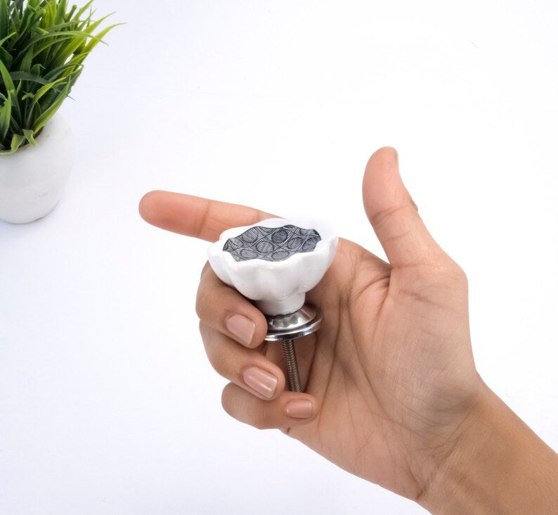 Mascot Hardware 1.5 in. Flower Knob White & Grey Drawer Cabinet Knob