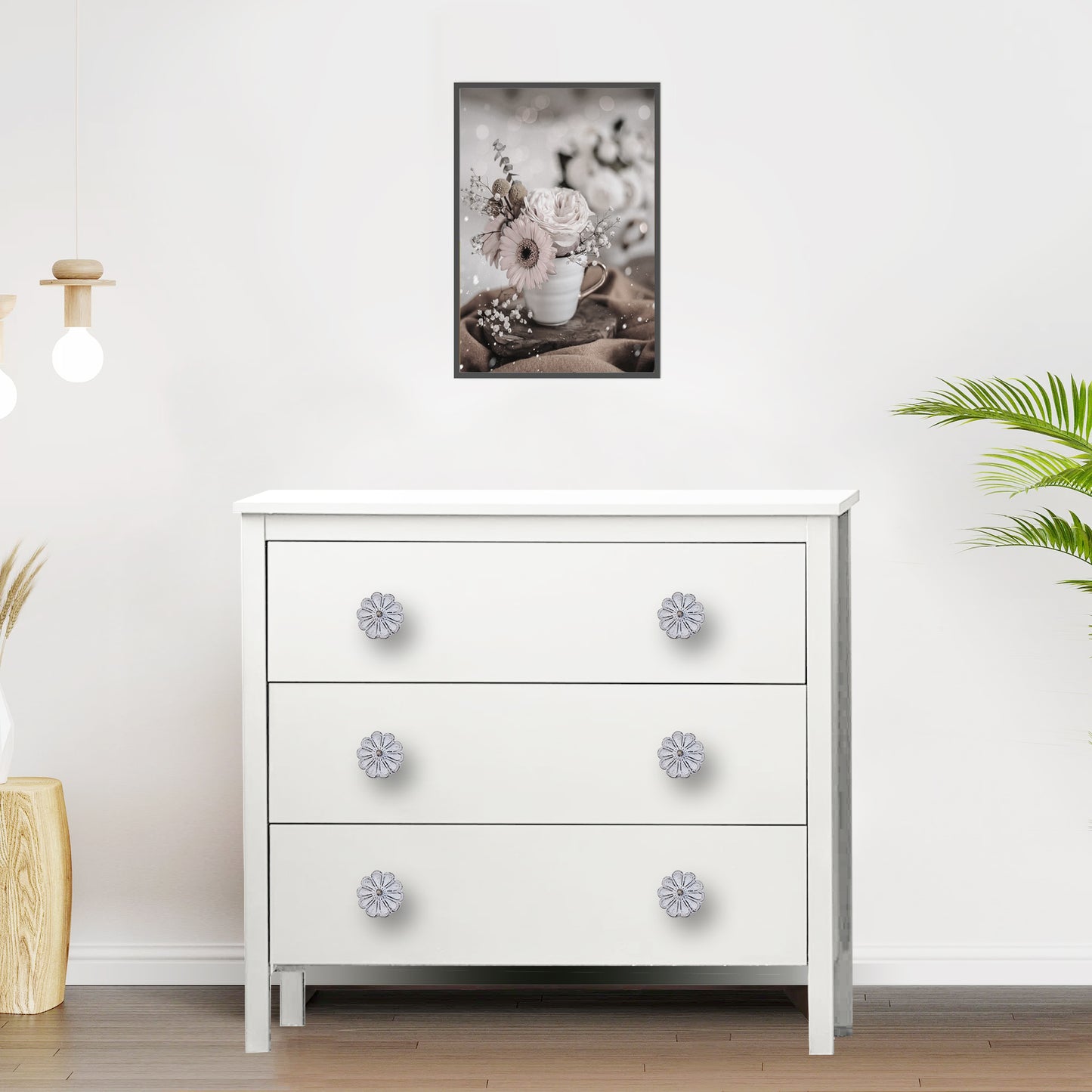 Mascot Hardware Cosmo Flower 1-5/6 in. Distressed White Patina Cabinet Knob (Pack of 10)