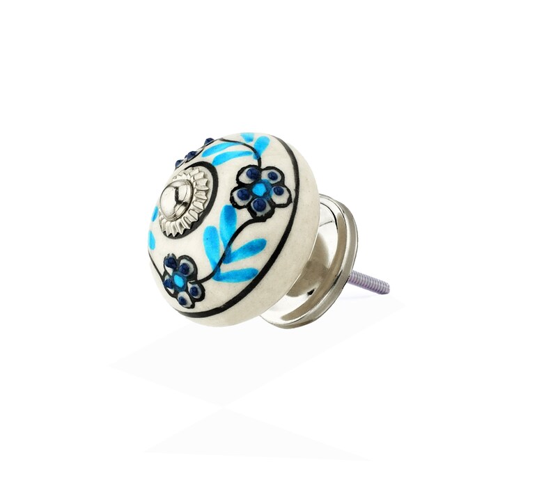 Mascot Hardware Leaf de-Side 1-3/5 in. Black & Cream Cabinet Knob (Pack of 10)