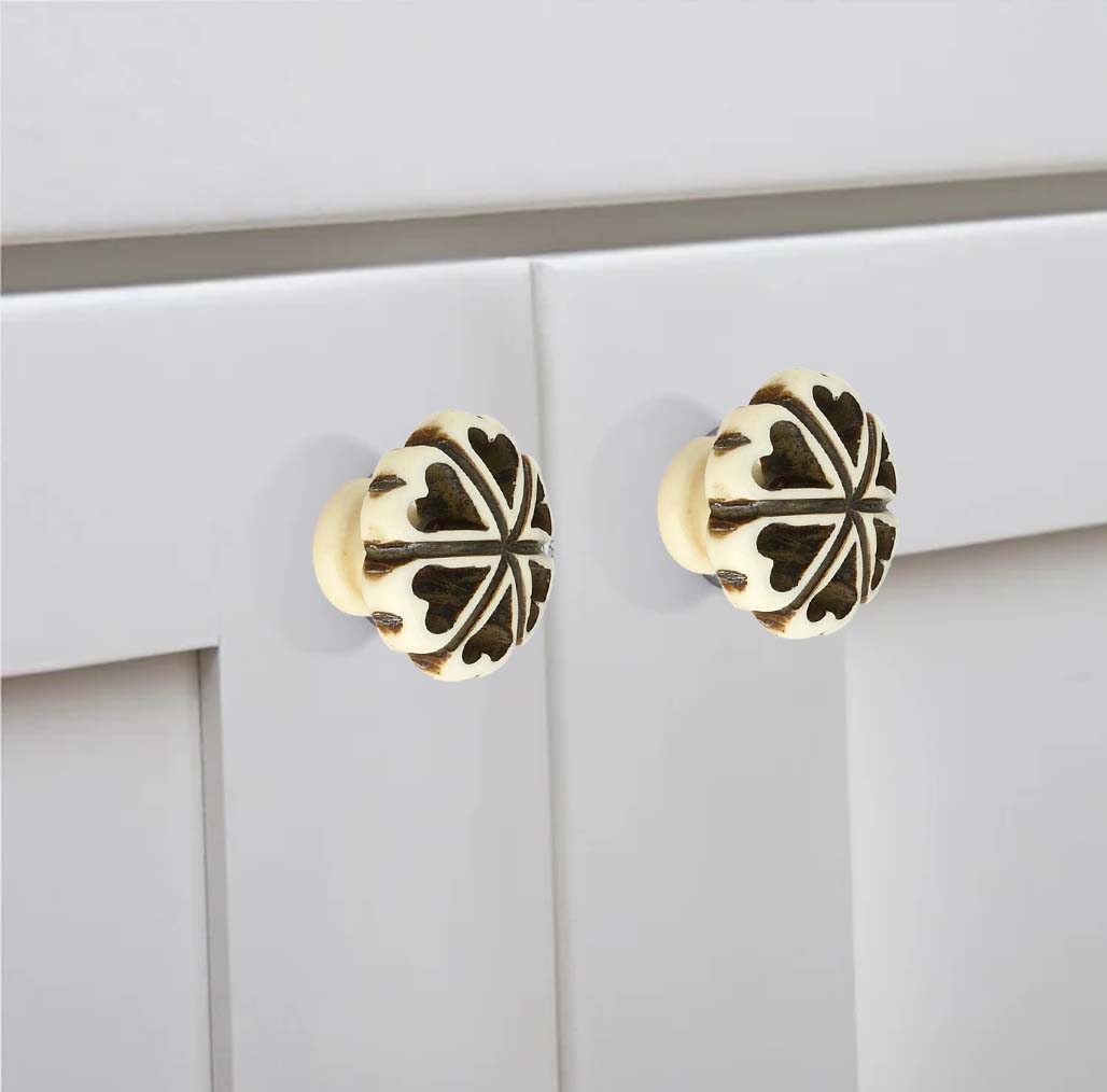 Mascot Hardware Hand Crafted Resin 1-3/8 in. Cream & Black Cabinet Knob