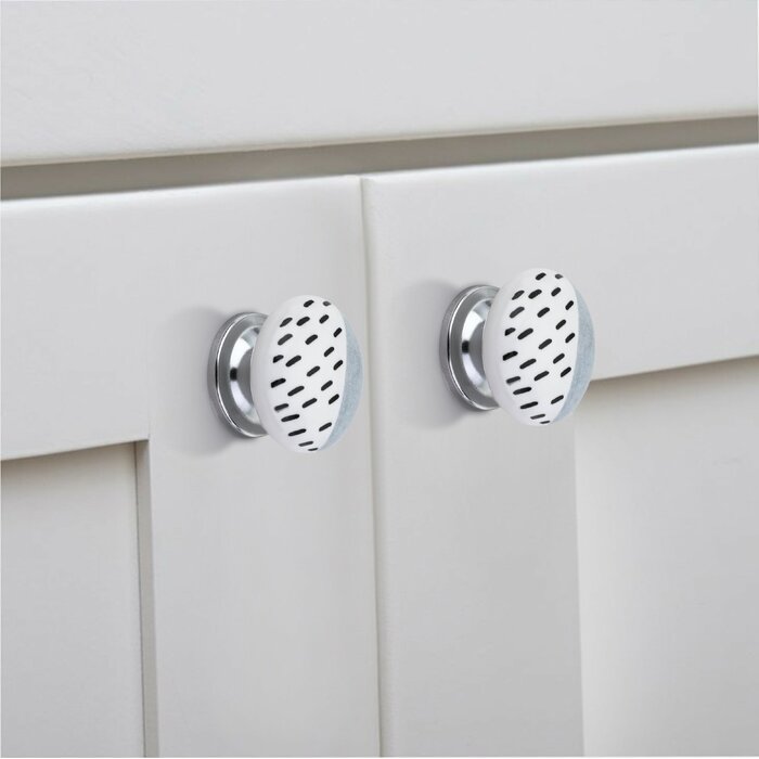 Mascot Hardware Sugar Maple 1-1/2 in. Drawer Cabinet Knob